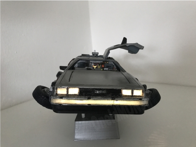 DeLorean di Ritorno al Futuro, modellino con luci