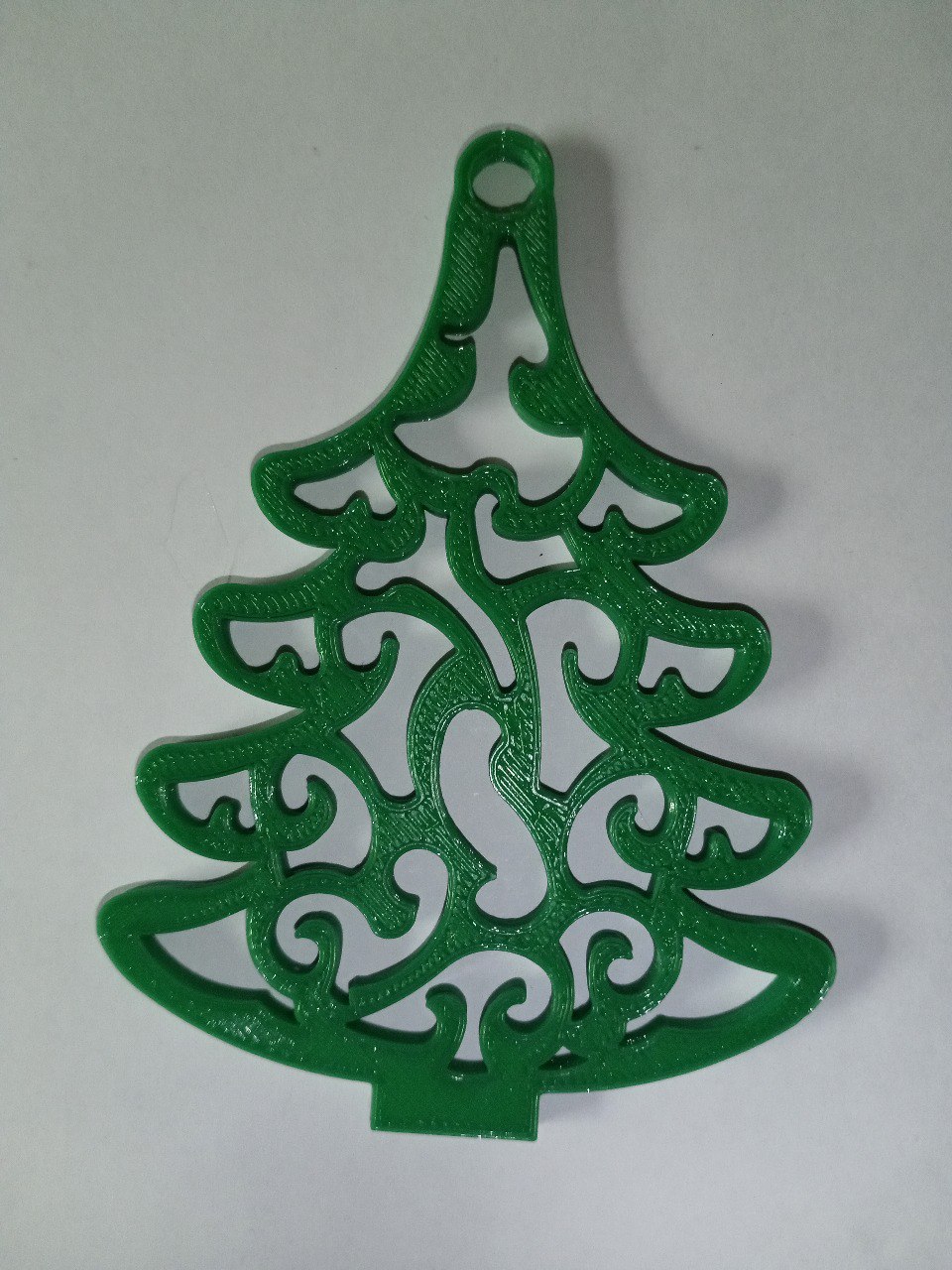 Albero di Natale decorativo con decori intagliati