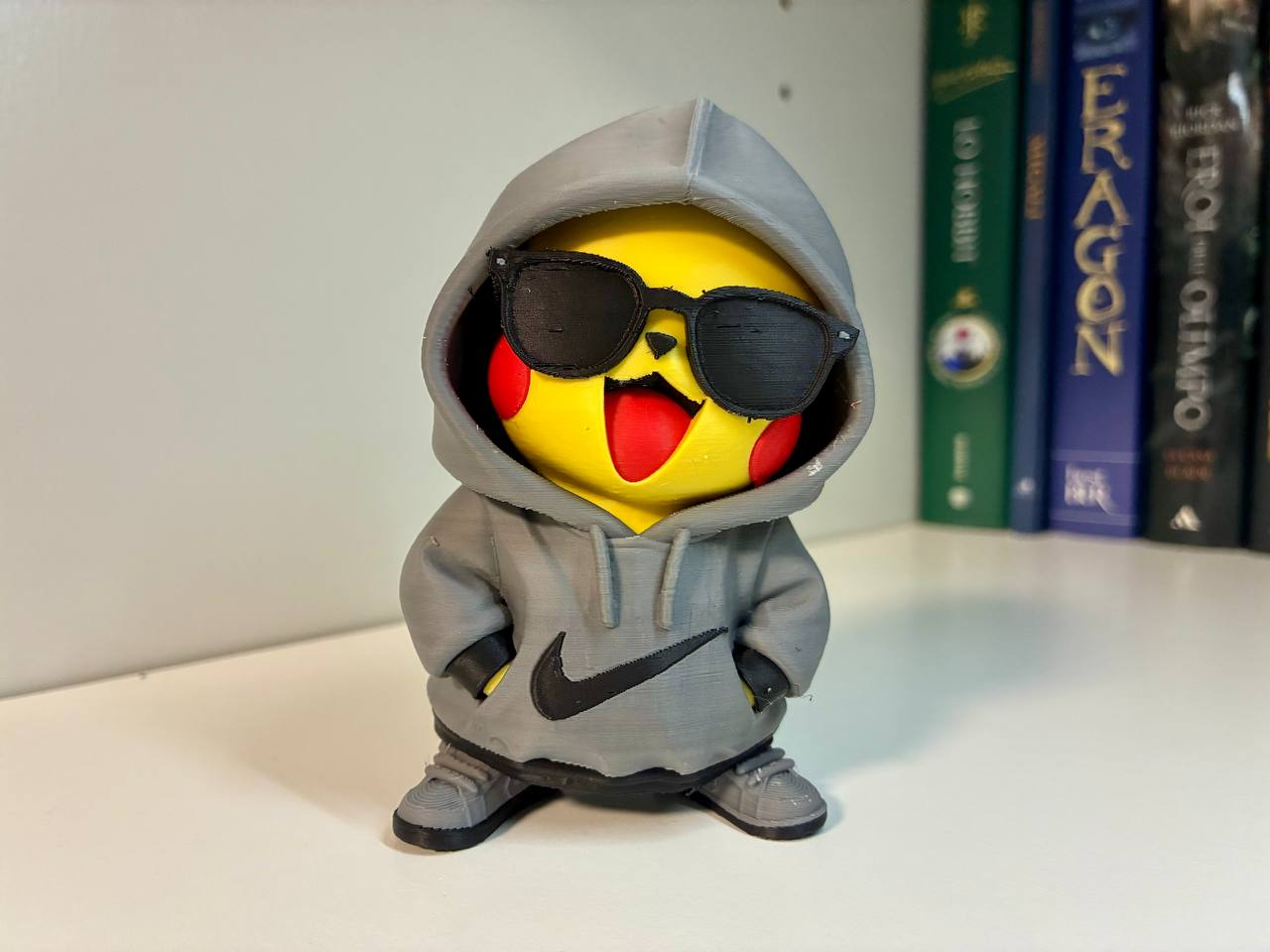Pikachu in stile urban, figura da collezione